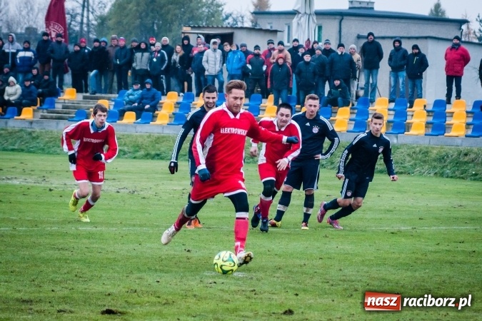 Zdjęcie w galerii na portalu naszraciborz.pl: A klasa: Mecz na szczycie dla Raszczyc wiadomości z regionu