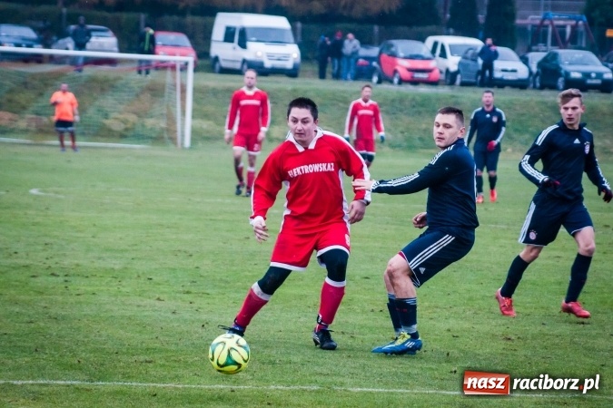 Zdjęcie w galerii na portalu naszraciborz.pl: A klasa: Mecz na szczycie dla Raszczyc wiadomości z regionu