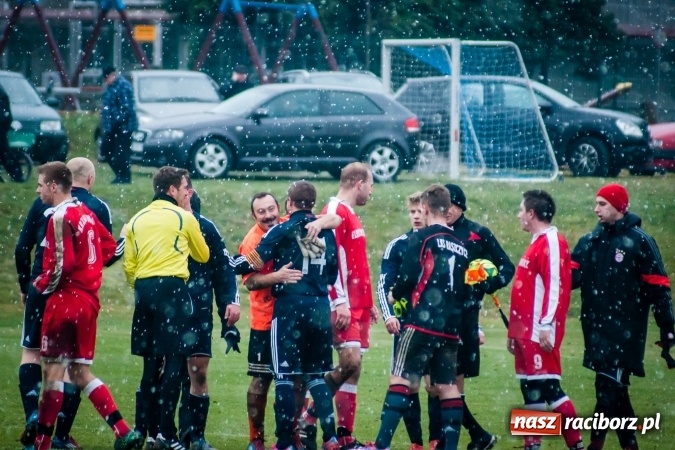 Zdjęcie w galerii na portalu naszraciborz.pl: A klasa: Mecz na szczycie dla Raszczyc wiadomości z regionu