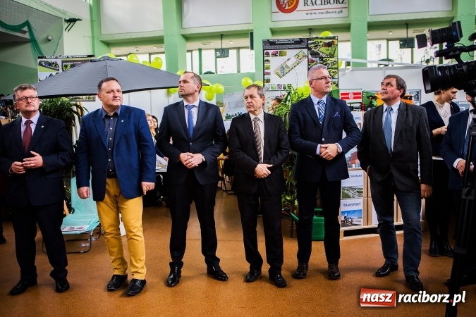 Zdjęcie w galerii na portalu naszraciborz.pl: Śląska Kurator Oświaty w Raciborzu - Urszula Bauer odwiedziła Festiwal Perspektyw wiadomości z regionu