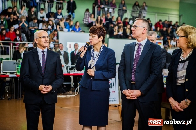 Zdjęcie w galerii na portalu naszraciborz.pl: Śląska Kurator Oświaty w Raciborzu - Urszula Bauer odwiedziła Festiwal Perspektyw wiadomości z regionu