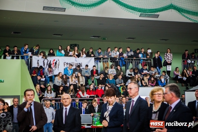 Zdjęcie w galerii na portalu naszraciborz.pl: Śląska Kurator Oświaty w Raciborzu - Urszula Bauer odwiedziła Festiwal Perspektyw wiadomości z regionu