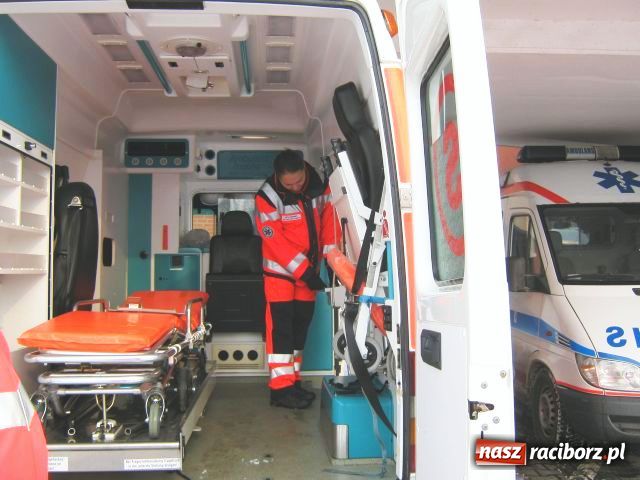 Zdjęcie w galerii na portalu naszraciborz.pl: Raciborscy ratownicy dostali mercedesa wiadomości z regionu