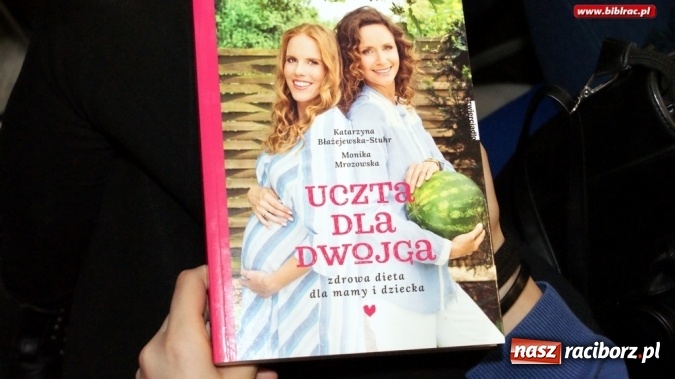 Zdjęcie w galerii na portalu naszraciborz.pl: Aktorka Monika Mrozowska spotkała się z uczniami w bibliotece  wiadomości z regionu