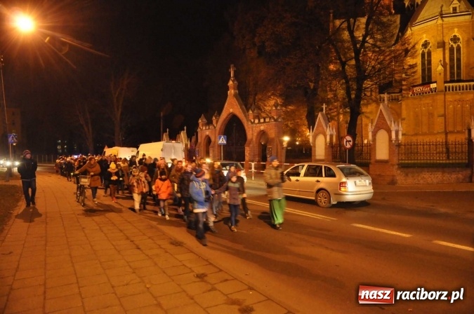 Zdjęcie w galerii na portalu naszraciborz.pl: Od świętego Jana do szkoły, czyli pochód św. Marcina na Ostrogu  wiadomości z regionu