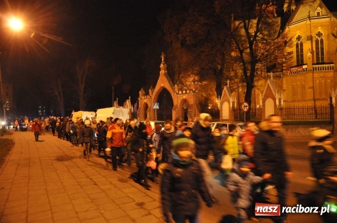 Zdjęcie w galerii na portalu naszraciborz.pl: Od świętego Jana do szkoły, czyli pochód św. Marcina na Ostrogu  wiadomości z regionu