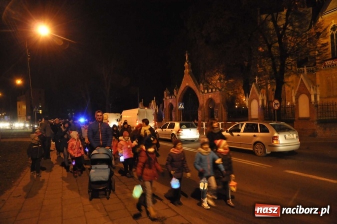 Zdjęcie w galerii na portalu naszraciborz.pl: Od świętego Jana do szkoły, czyli pochód św. Marcina na Ostrogu  wiadomości z regionu
