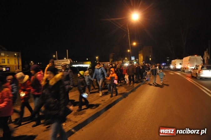 Zdjęcie w galerii na portalu naszraciborz.pl: Od świętego Jana do szkoły, czyli pochód św. Marcina na Ostrogu  wiadomości z regionu
