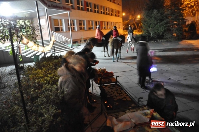 Zdjęcie w galerii na portalu naszraciborz.pl: Od świętego Jana do szkoły, czyli pochód św. Marcina na Ostrogu  wiadomości z regionu