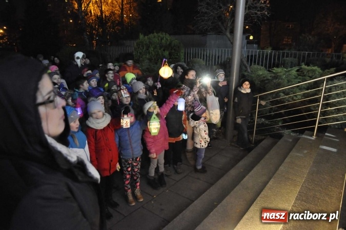 Zdjęcie w galerii na portalu naszraciborz.pl: Od świętego Jana do szkoły, czyli pochód św. Marcina na Ostrogu  wiadomości z regionu