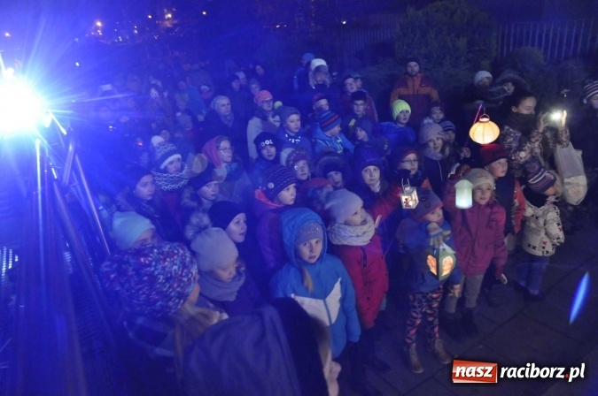 Zdjęcie w galerii na portalu naszraciborz.pl: Od świętego Jana do szkoły, czyli pochód św. Marcina na Ostrogu  wiadomości z regionu