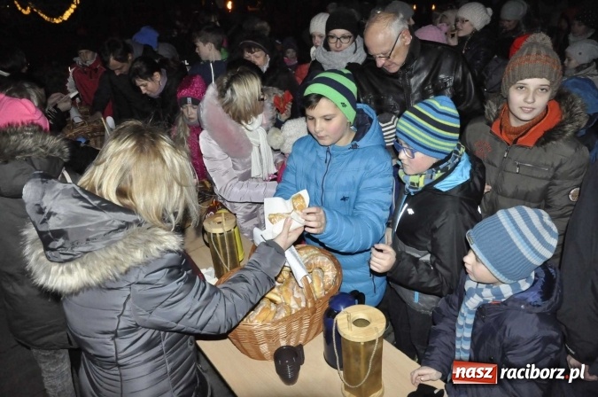 Zdjęcie w galerii na portalu naszraciborz.pl: Od świętego Jana do szkoły, czyli pochód św. Marcina na Ostrogu  wiadomości z regionu