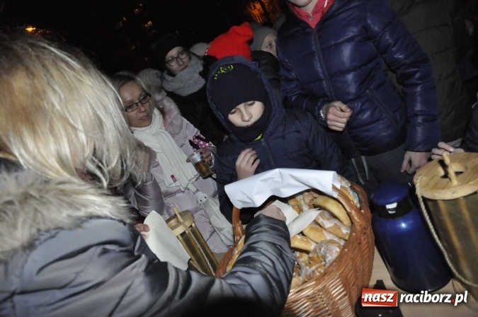 Zdjęcie w galerii na portalu naszraciborz.pl: Od świętego Jana do szkoły, czyli pochód św. Marcina na Ostrogu  wiadomości z regionu