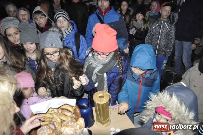 Zdjęcie w galerii na portalu naszraciborz.pl: Od świętego Jana do szkoły, czyli pochód św. Marcina na Ostrogu  wiadomości z regionu
