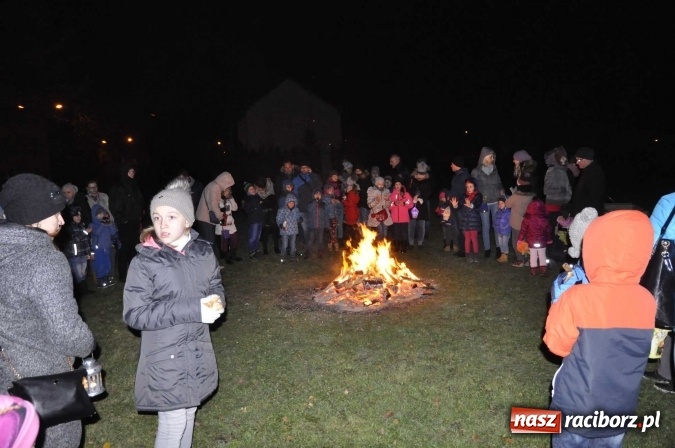 Zdjęcie w galerii na portalu naszraciborz.pl: Od świętego Jana do szkoły, czyli pochód św. Marcina na Ostrogu  wiadomości z regionu