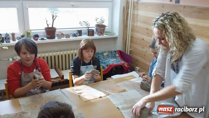 Zdjęcie w galerii na portalu naszraciborz.pl: Uczniowie Szkoły Podstawowej nr 13 na warsztatach ceramicznych w Ostrawie wiadomości z regionu