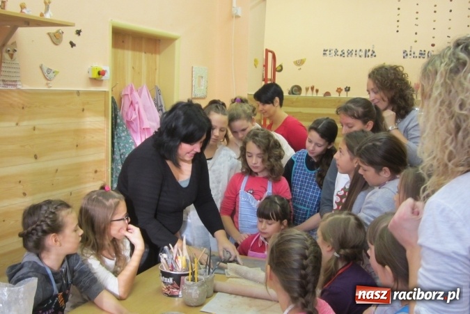 Zdjęcie w galerii na portalu naszraciborz.pl: Uczniowie Szkoły Podstawowej nr 13 na warsztatach ceramicznych w Ostrawie wiadomości z regionu