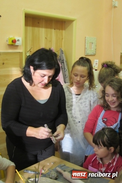 Zdjęcie w galerii na portalu naszraciborz.pl: Uczniowie Szkoły Podstawowej nr 13 na warsztatach ceramicznych w Ostrawie wiadomości z regionu