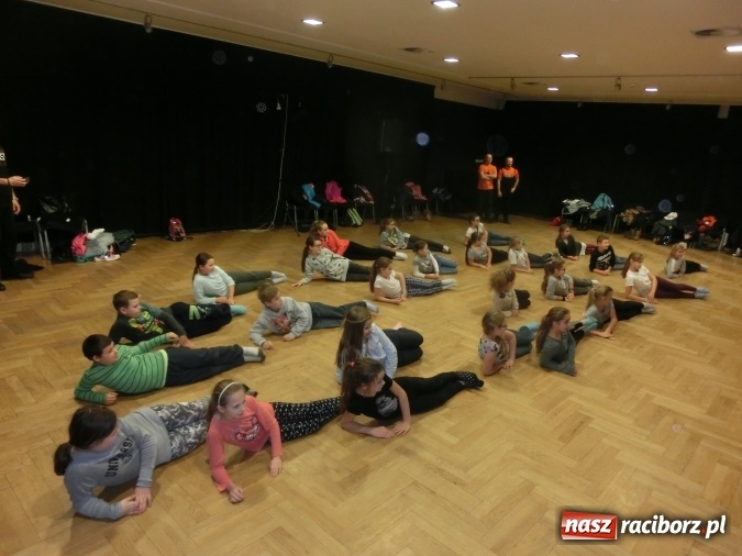 Zdjęcie w galerii na portalu naszraciborz.pl: Uczniowie SP 1 brali udział w warsztatach pantomimicznych wiadomości z regionu