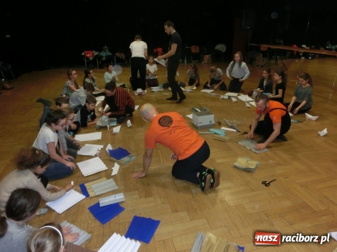 Zdjęcie w galerii na portalu naszraciborz.pl: Uczniowie SP 1 brali udział w warsztatach pantomimicznych wiadomości z regionu