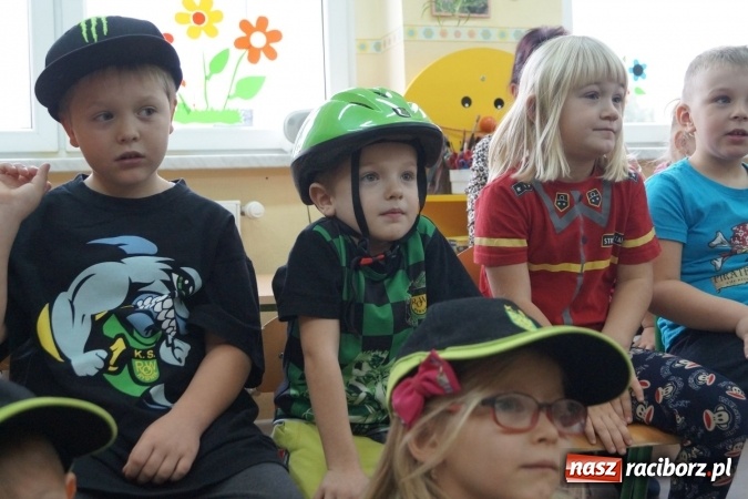 Zdjęcie w galerii na portalu naszraciborz.pl: Teraz każdy chce być żużlowcem! Wyjątkowi goście Przedszkola w Łęgu wiadomości z regionu