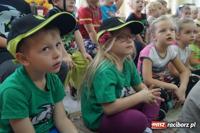 Zdjęcie w galerii na portalu naszraciborz.pl: Teraz każdy chce być żużlowcem! Wyjątkowi goście Przedszkola w Łęgu wiadomości z regionu