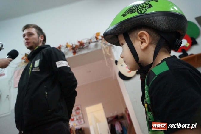 Zdjęcie w galerii na portalu naszraciborz.pl: Teraz każdy chce być żużlowcem! Wyjątkowi goście Przedszkola w Łęgu wiadomości z regionu