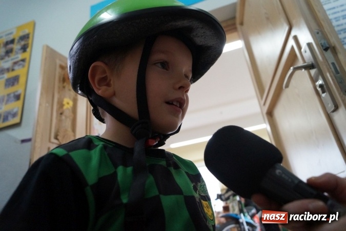Zdjęcie w galerii na portalu naszraciborz.pl: Teraz każdy chce być żużlowcem! Wyjątkowi goście Przedszkola w Łęgu wiadomości z regionu