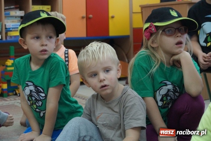 Zdjęcie w galerii na portalu naszraciborz.pl: Teraz każdy chce być żużlowcem! Wyjątkowi goście Przedszkola w Łęgu wiadomości z regionu