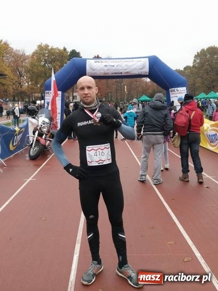 Zdjęcie w galerii na portalu naszraciborz.pl: Pracownicy EKO-OKIEN pobiegli z wąsem wiadomości z regionu