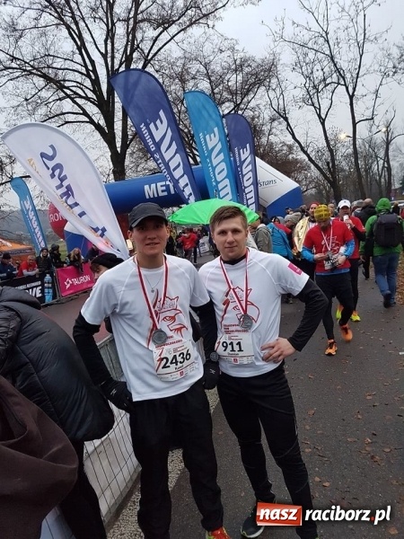 Zdjęcie w galerii na portalu naszraciborz.pl: Pracownicy EKO-OKIEN pobiegli z wąsem wiadomości z regionu