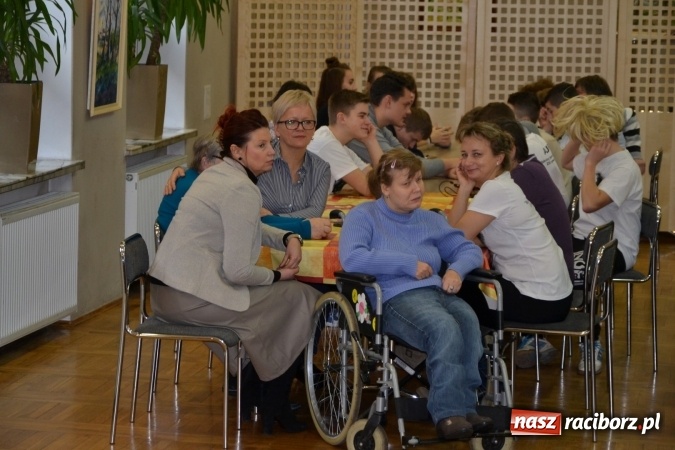 Zdjęcie w galerii na portalu naszraciborz.pl: Święto pieczonego ciasteczka – spotkanie integracyjne dzieci dzieciom wiadomości z regionu