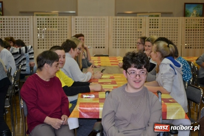 Zdjęcie w galerii na portalu naszraciborz.pl: Święto pieczonego ciasteczka – spotkanie integracyjne dzieci dzieciom wiadomości z regionu