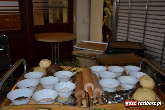 Zdjęcie w galerii na portalu naszraciborz.pl: Święto pieczonego ciasteczka – spotkanie integracyjne dzieci dzieciom wiadomości z regionu
