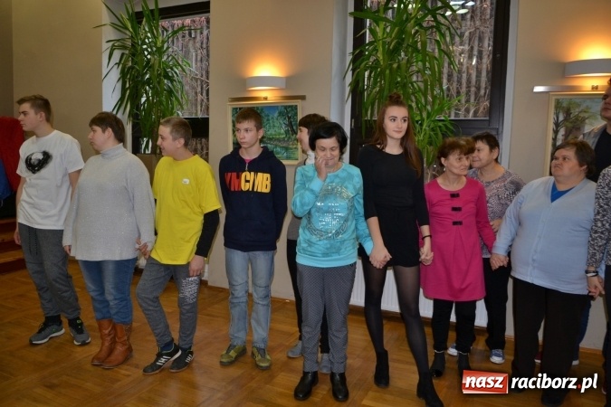 Zdjęcie w galerii na portalu naszraciborz.pl: Święto pieczonego ciasteczka – spotkanie integracyjne dzieci dzieciom wiadomości z regionu