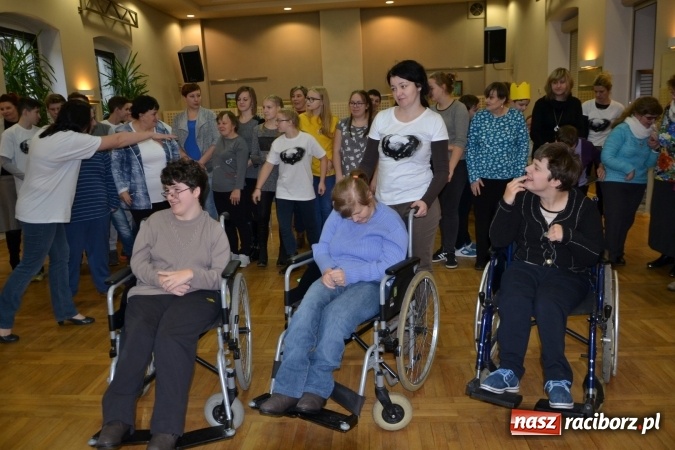 Zdjęcie w galerii na portalu naszraciborz.pl: Święto pieczonego ciasteczka – spotkanie integracyjne dzieci dzieciom wiadomości z regionu