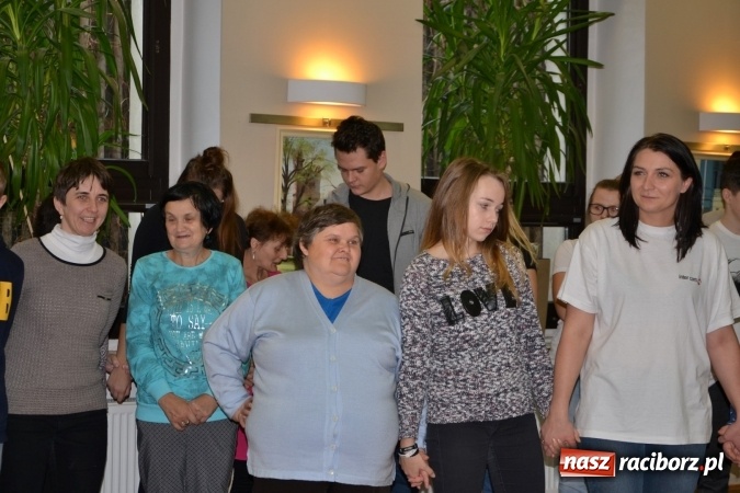 Zdjęcie w galerii na portalu naszraciborz.pl: Święto pieczonego ciasteczka – spotkanie integracyjne dzieci dzieciom wiadomości z regionu