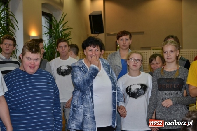 Zdjęcie w galerii na portalu naszraciborz.pl: Święto pieczonego ciasteczka – spotkanie integracyjne dzieci dzieciom wiadomości z regionu