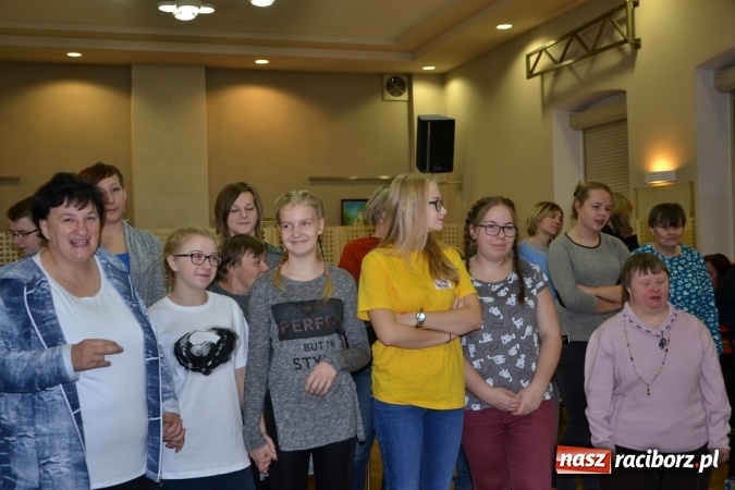 Zdjęcie w galerii na portalu naszraciborz.pl: Święto pieczonego ciasteczka – spotkanie integracyjne dzieci dzieciom wiadomości z regionu