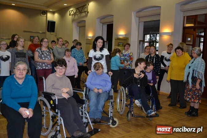 Zdjęcie w galerii na portalu naszraciborz.pl: Święto pieczonego ciasteczka – spotkanie integracyjne dzieci dzieciom wiadomości z regionu