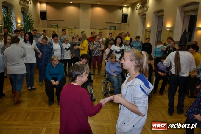 Zdjęcie w galerii na portalu naszraciborz.pl: Święto pieczonego ciasteczka – spotkanie integracyjne dzieci dzieciom wiadomości z regionu