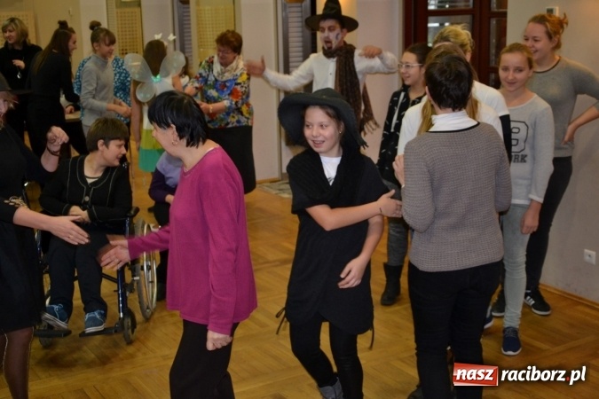 Zdjęcie w galerii na portalu naszraciborz.pl: Święto pieczonego ciasteczka – spotkanie integracyjne dzieci dzieciom wiadomości z regionu