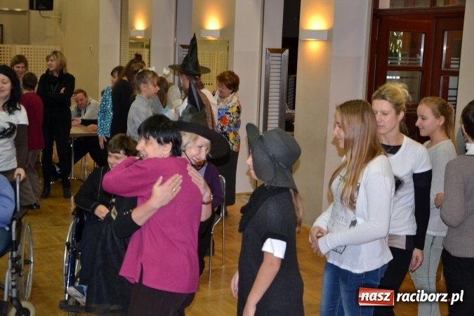 Zdjęcie w galerii na portalu naszraciborz.pl: Święto pieczonego ciasteczka – spotkanie integracyjne dzieci dzieciom wiadomości z regionu