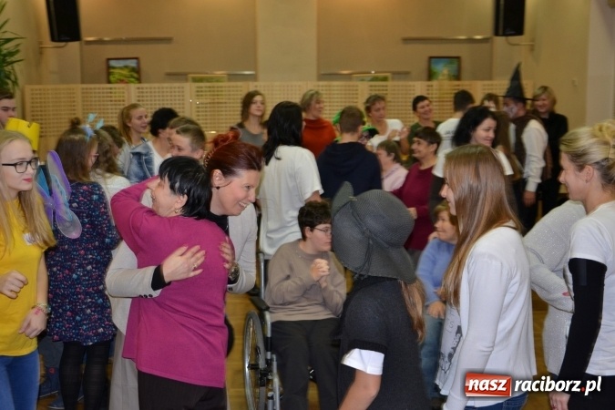 Zdjęcie w galerii na portalu naszraciborz.pl: Święto pieczonego ciasteczka – spotkanie integracyjne dzieci dzieciom wiadomości z regionu