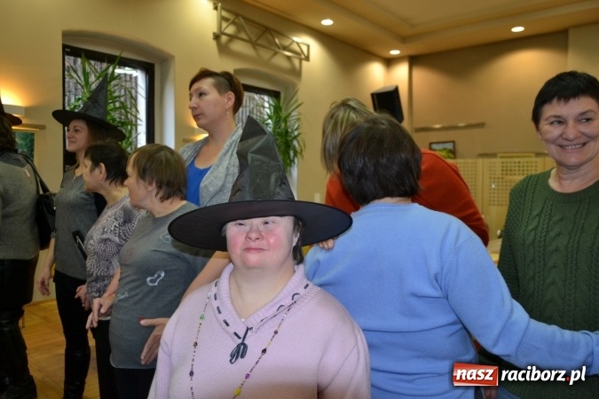 Zdjęcie w galerii na portalu naszraciborz.pl: Święto pieczonego ciasteczka – spotkanie integracyjne dzieci dzieciom wiadomości z regionu