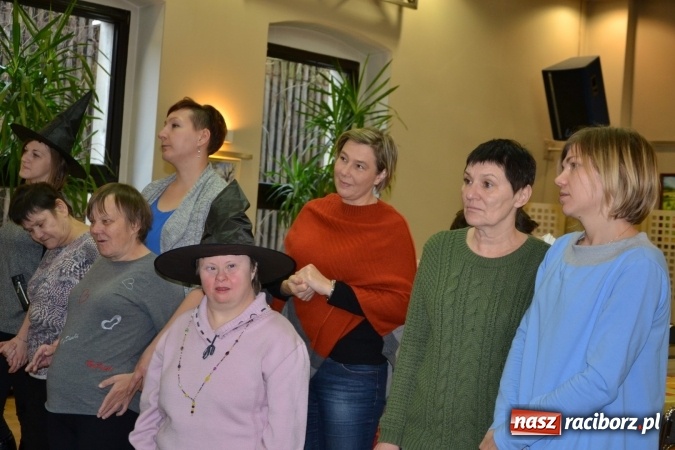 Zdjęcie w galerii na portalu naszraciborz.pl: Święto pieczonego ciasteczka – spotkanie integracyjne dzieci dzieciom wiadomości z regionu