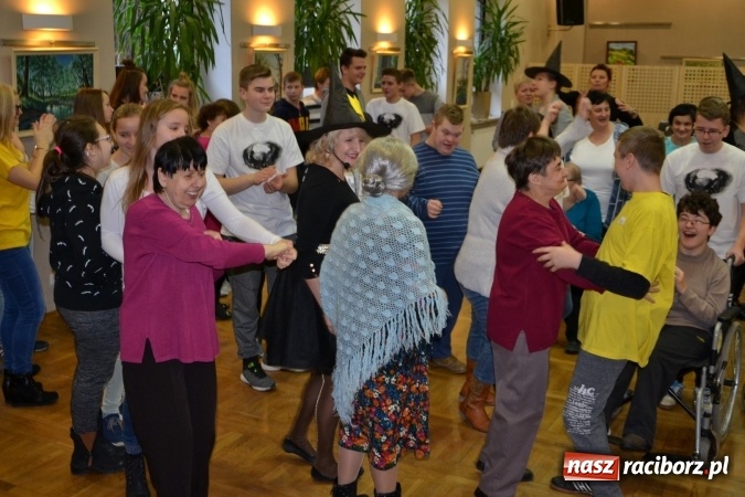 Zdjęcie w galerii na portalu naszraciborz.pl: Święto pieczonego ciasteczka – spotkanie integracyjne dzieci dzieciom wiadomości z regionu