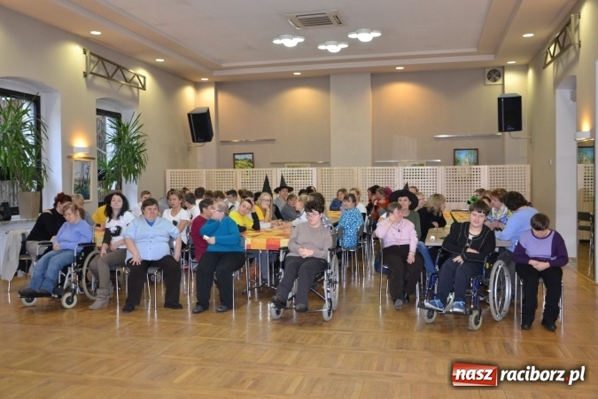 Zdjęcie w galerii na portalu naszraciborz.pl: Święto pieczonego ciasteczka – spotkanie integracyjne dzieci dzieciom wiadomości z regionu