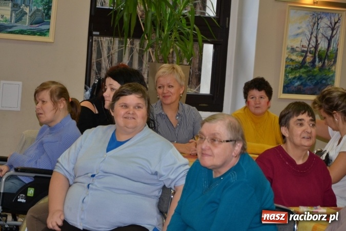 Zdjęcie w galerii na portalu naszraciborz.pl: Święto pieczonego ciasteczka – spotkanie integracyjne dzieci dzieciom wiadomości z regionu