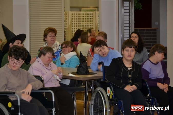 Zdjęcie w galerii na portalu naszraciborz.pl: Święto pieczonego ciasteczka – spotkanie integracyjne dzieci dzieciom wiadomości z regionu